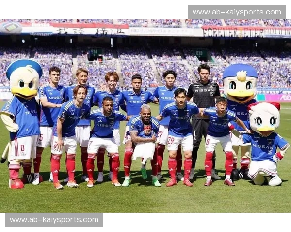 蓝色浪潮与新潟之光：大阪钢巴与新泻天鹅的绿茵史诗